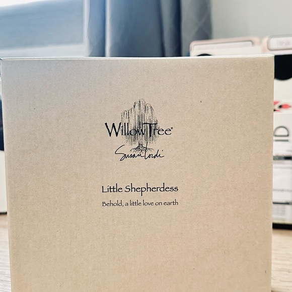 Little Shepherdess Figurine - Picture 3 of 4